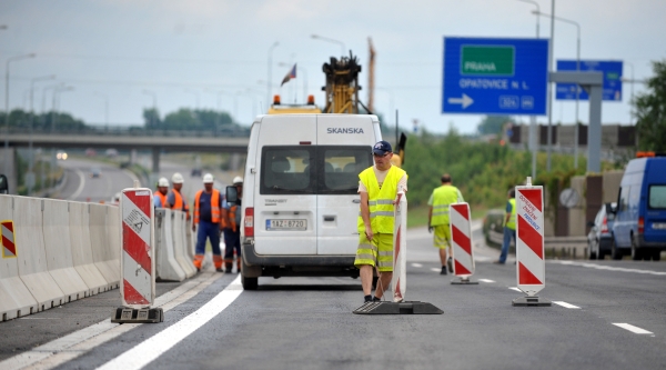 Pardubice a Hradec Králové spojuje čtyřproudá komunikace.