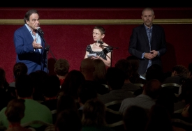 Americký režisér a scenárista Oliver Stone (vlevo) představil na filmovém festivalu v Karlových Varech svůj film Alexander Veliký.