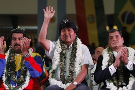 Prezident Venezuely Nicolás Maduro (vlevo), Evo Morales a prezident Ekvádoru Rafaek Correa.