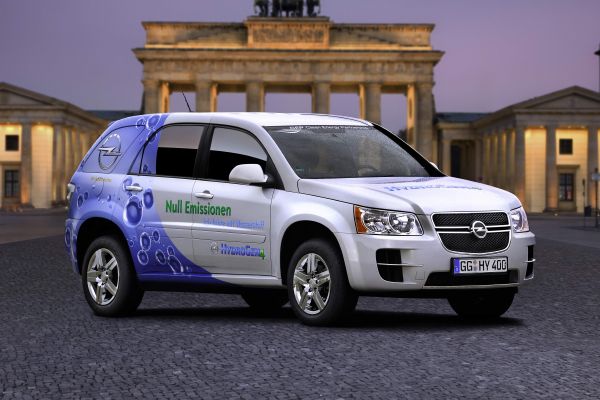 Auta na vodíkový pohon se už testují, například Opel Hydrogen.
