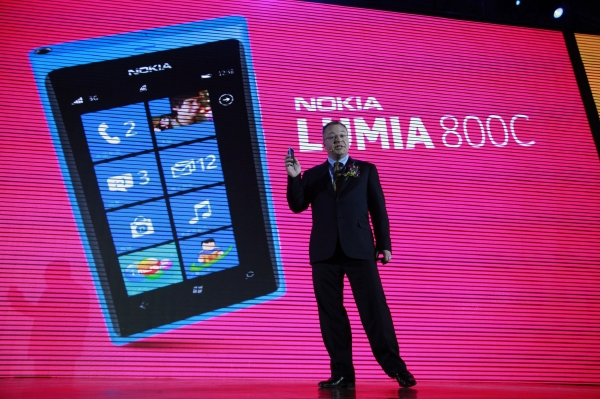 Společnosti Nokia se zatím příliš nedaří na trhu s chytrými telefony, kde čelí ostré konkurenci firem Apple a Samsung.