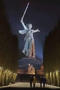 Symbol II. světové války hrozí zřícením.