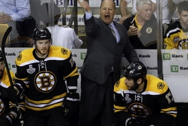 Twitterový vzkaz na účtu Tylera Seguina (vlevo) způsobil v NHL poprask. Twitterový vzkaz na účtu Tylera Seguina (vlevo) způsobil v NHL poprask.
