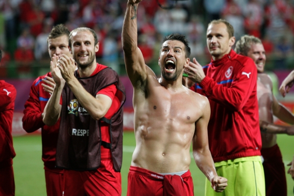 O svém novém působišti Milan Baroš (uprostřed) stále jasno nemá.