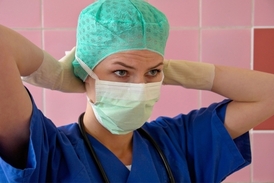 Německá lékařka před operací.