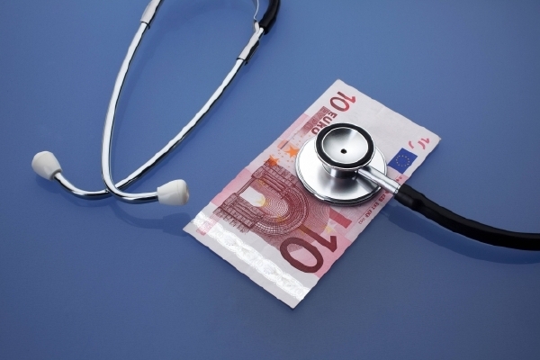 Věčný hon za penězi, i ve zdravotnictví  (ilustrační foto).