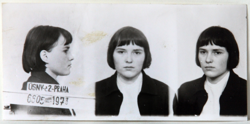 Policejní fotografie Olgy Hepnarové, nejhorší masové vražedkyně poválečných dějin. Byla odsouzena k trestu smrti a 12. března 1975 popravena. (Zdroj: Národní archiv) Policejní fotografie Olgy Hepnarové, nejhorší masové vražedkyně poválečných dějin. Byla odsouzena k trestu smrti a 12. března 1975 popravena. (Zdroj: Národní archiv)