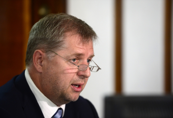 Ministr zemědělství v demisi Petr Bendl.