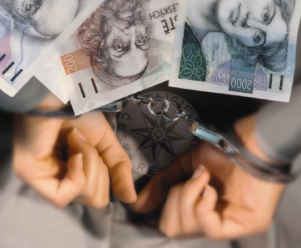 Téměř půl milionu korun vylákal podvodník z Jihlavy z jedné osoby. Celkem takto nashromáždil 1,5 milionu korun (ilustrační foto). Téměř půl milionu korun vylákal podvodník z Jihlavy z jedné osoby. Celkem takto nashromáždil 1,5 milionu korun (ilustrační foto).