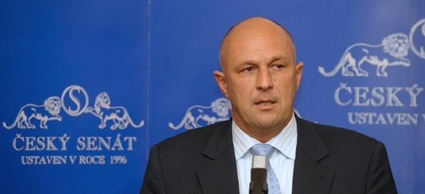 Exministr zdravotnictví Tomáš Julínek byl soudu ušetřen. Exministr zdravotnictví Tomáš Julínek byl soudu ušetřen.