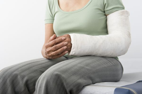 Vitamin D vzniká v kůži působením slunečních paprsků. Vědci nyní prokázali, že tento vitamin blahodárně působí i na kvalitu kostí (ilustrační foto).