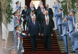 V Rusnokově vládě jsou podle European Voice Zemanovy loutky.