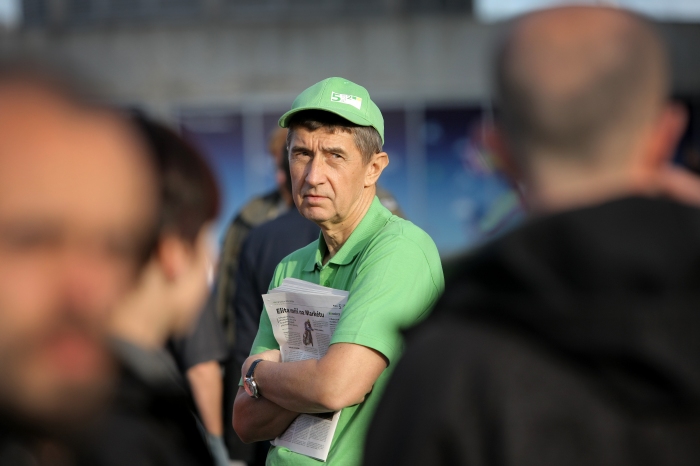 Andrej Babiš jako kamelot svého týdeníku 5plus2.