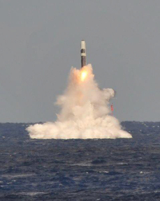 Rakety Trident II mají dolet až 12 tisíc kilomertrů.