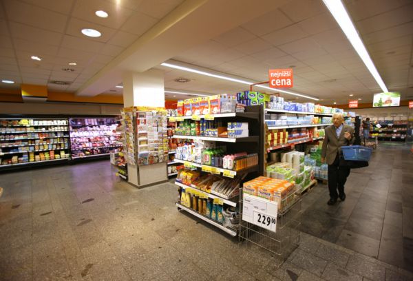 Samoobslužné pokladny jsou i v supermarketu Albert (ilustrační foto).
