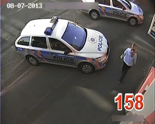 Záběry těhotné ženy, po které policie pátrá.