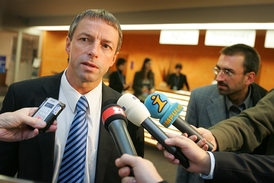 Pavel Bém je znám svým přátelským vztahem s lobbistou Romanem Janouškem.