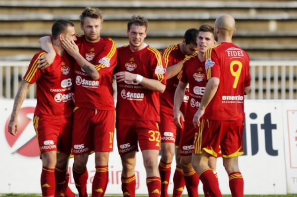 Fotbalisté Dukly budou mít nového zaměstnavatele.