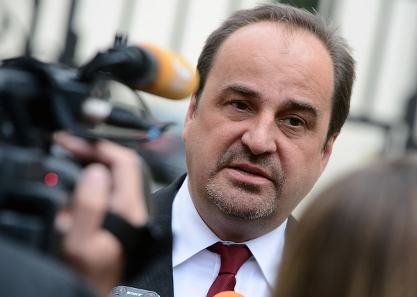 Jan Kohout zastával post ministra zahraničí v úřednické vládě Jana Fischera v letech 2009 až 2010. Jan Kohout zastával post ministra zahraničí v úřednické vládě Jana Fischera v letech 2009 až 2010.