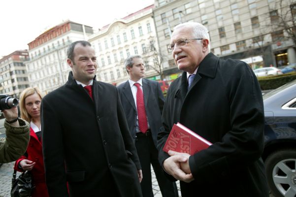 Radim Ochvat ještě jako mluvčí nyní již bývalého prezidenta Václava Klause.