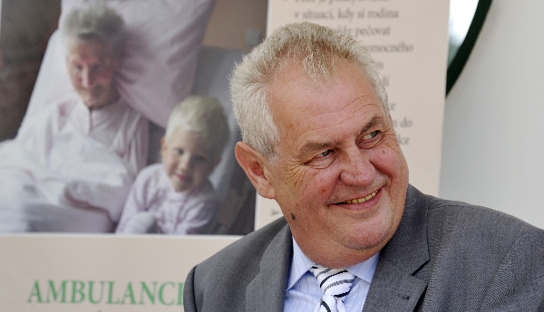 Prezident Miloš Zeman se vyjádřil k otázkám kolem splacení dluhů ministra financí Jana Fischera. Prezident Miloš Zeman se vyjádřil k otázkám kolem splacení dluhů ministra financí Jana Fischera.
