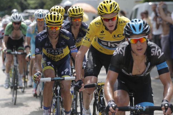 Roman Kreuziger (na snímku na čtvrté pozici) udržel celkové čtvrté místo i po 16. etapě.