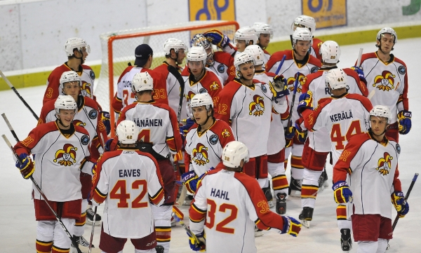 Hokejovému klubu Jokerit Helsinky údajně hrozí vyloučení z příštího ročníku finské nejvyšší soutěže. Hokejovému klubu Jokerit Helsinky údajně hrozí vyloučení z příštího ročníku finské nejvyšší soutěže.