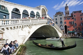 Benátské mosty jako Ponte di Rialto byly peřkážkou pro použití obvyklé trojkolky.