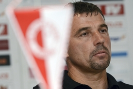 Trenér Slavie Martin Petrouš.