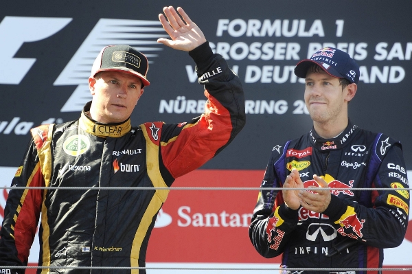 Kimi Räikkönen by se mohl stát kolegou Sebastiana Vettela (vpravo).