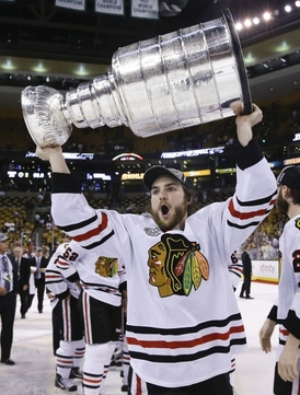 Michael Frolík ukáže Stanley Cup i českým fanouškům.
