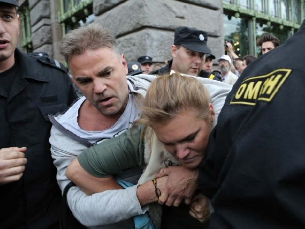 Zásah proti nepovolené demonstraci na podporu Navalného v Petrohradě.
