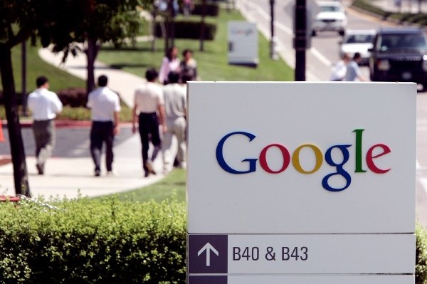 Převádění zisků do zemí s nízkými daněmi souviselo i s technologickými kolosy jako Google a Apple. Převádění zisků do zemí s nízkými daněmi souviselo i s technologickými kolosy jako Google a Apple.