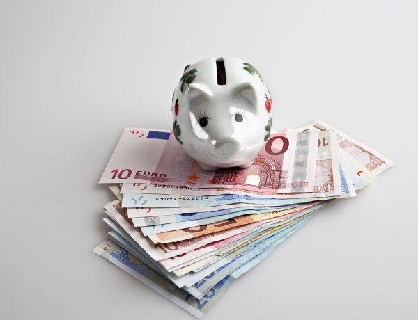 Mecenáš vhodil do obecního prasátka 2,1 milionu eur.