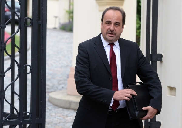 Ministr zahraničí Jan Kohout odvolal Veroniku Kuchyňovou Šmigolovou z funkce náměstkyně pro konzulární záležitosti.