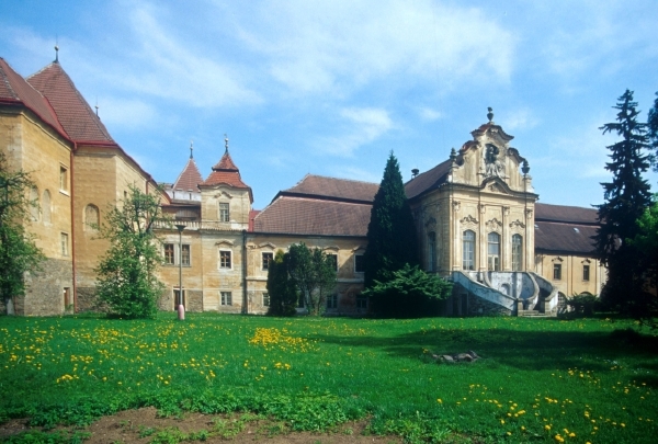 V církevních restitucích jde i o majetky v okolí Želivského kláštera. V církevních restitucích jde i o majetky v okolí Želivského kláštera.