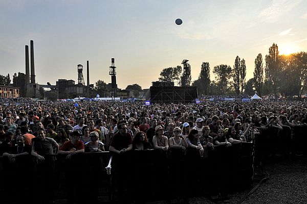 Tisíce fanoušků na Colours nemíří za hvězdami, ale objevovat nová jména.