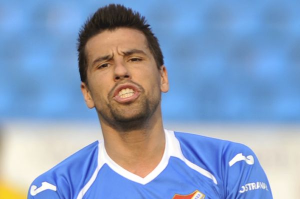Fotbalista Milan Baroš v dresu Baníku Ostrava. Fotbalista Milan Baroš v dresu Baníku Ostrava.