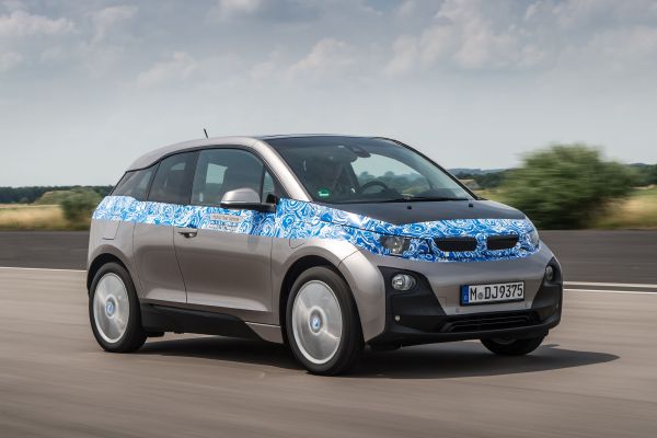 Elektromobil i3 plánuje BMW prodávat také prostřednictvím internetu.