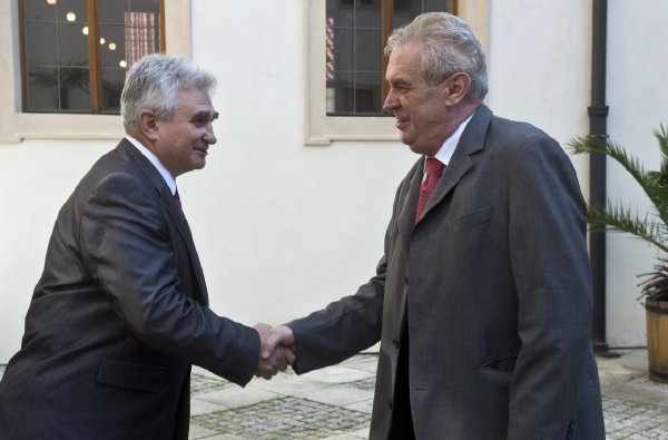 Prezident Miloš Zeman a předseda Senátu Milan Štěch. Prezident Miloš Zeman a předseda Senátu Milan Štěch.