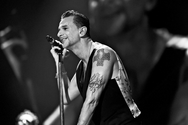 Dave Gahan při letošním koncertě v Düsseldorfu.