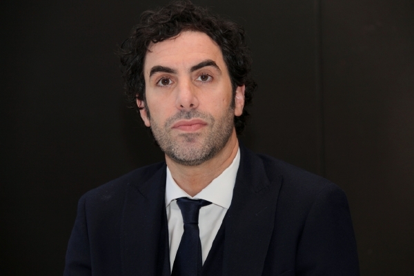 Komik Sasha Baron Cohen odstoupil od dlouho plánovaného filmu o Freddiem Mercurym. Kvůli neshodám s producenty. Komik Sasha Baron Cohen odstoupil od dlouho plánovaného filmu o Freddiem Mercurym. Kvůli neshodám s producenty.