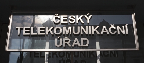 Úřad v současnosti eviduje přes 390 tisíc nevyřešených stížností. Ve většině případů jde o podání operátorů kvůli neplatičům faktur (ilustrační foto). Úřad v současnosti eviduje přes 390 tisíc nevyřešených stížností. Ve většině případů jde o podání operátorů kvůli neplatičům faktur (ilustrační foto).