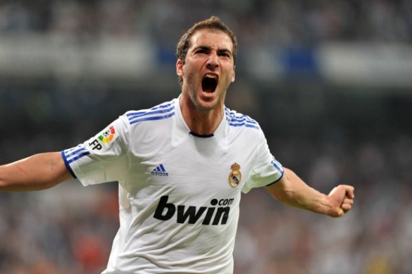 Argentinský útočník Gonzalo Higuaín přestoupil do italské Neapole.