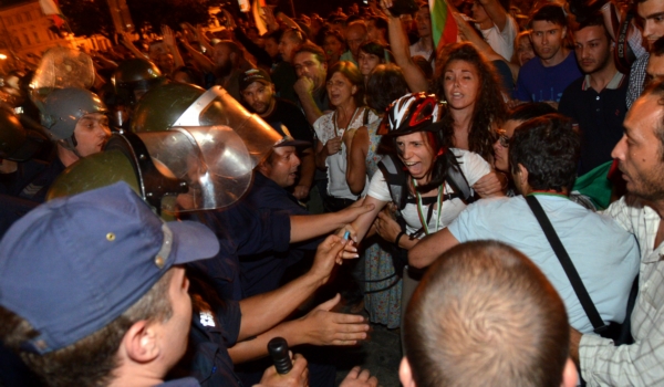 Demonstrace v Bulharsku 23. července 2013.