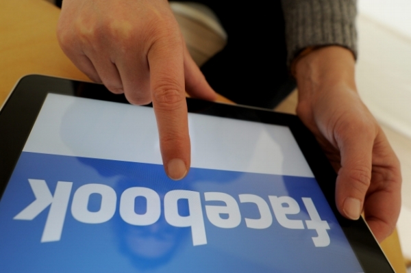 Příjmy Facebooku z reklamy v mobilech stouply (ilustrační foto). Příjmy Facebooku z reklamy v mobilech stouply (ilustrační foto).