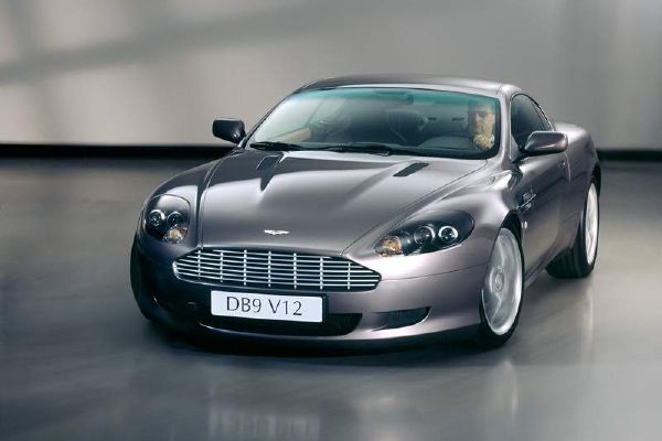 Aston Martin DB9 (ilustrační foto).
