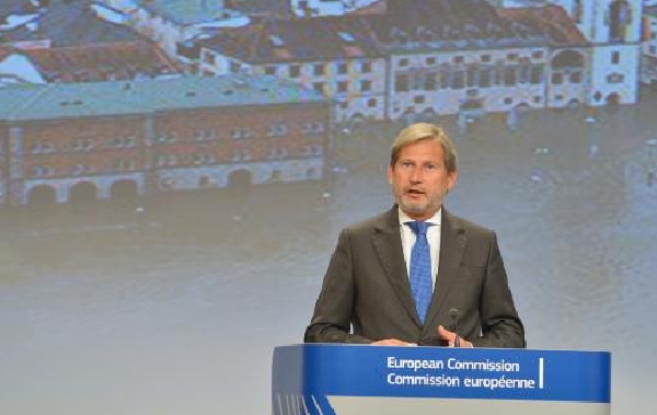 Euroikomisař Hahn vysvětluje změny ve fungování unijního Fondu solidarity.