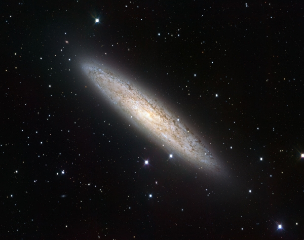 Galaxie NGC 253 na snímku z dalekohledu VLT Survey Telescope.