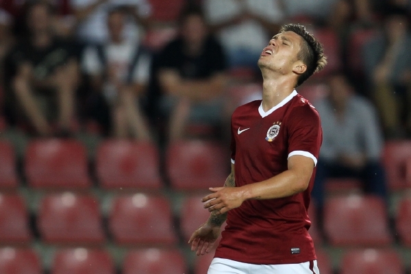 Útočník Václav Kadlec neskrývá své zklamání. Krach s Häckenem může přiblížit jeho odchod ze Sparty. 